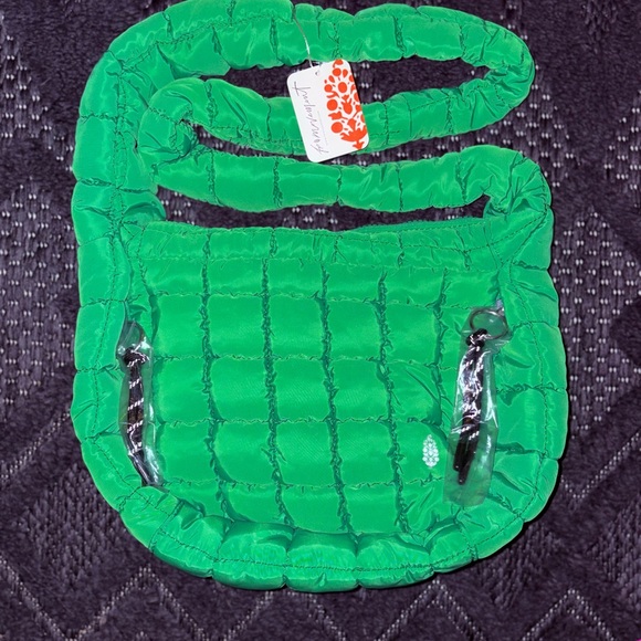 NWT Free People x FP Movement Quilted Baby Carryall Crossbody Bag in Kelly Green - Picture 11 of 12